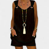 Rankovių neturintis marškinėlių ir šortų komplektas